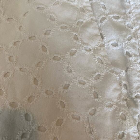 Old Navy Everyday Shorts White Eyelet Classic Size 4 Side Front Pockets - Picture 7 of 11